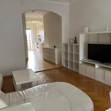 6 Minutes Walking From The Train Station 2 Apartment *
